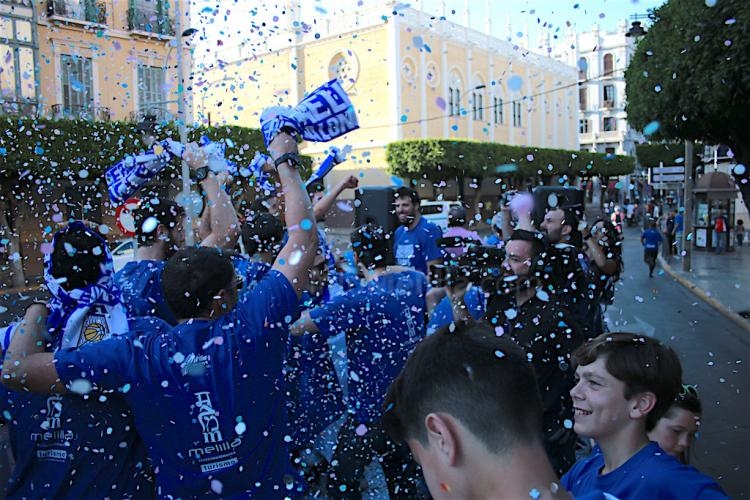 El olor a multitud por las calles de la Ciudad