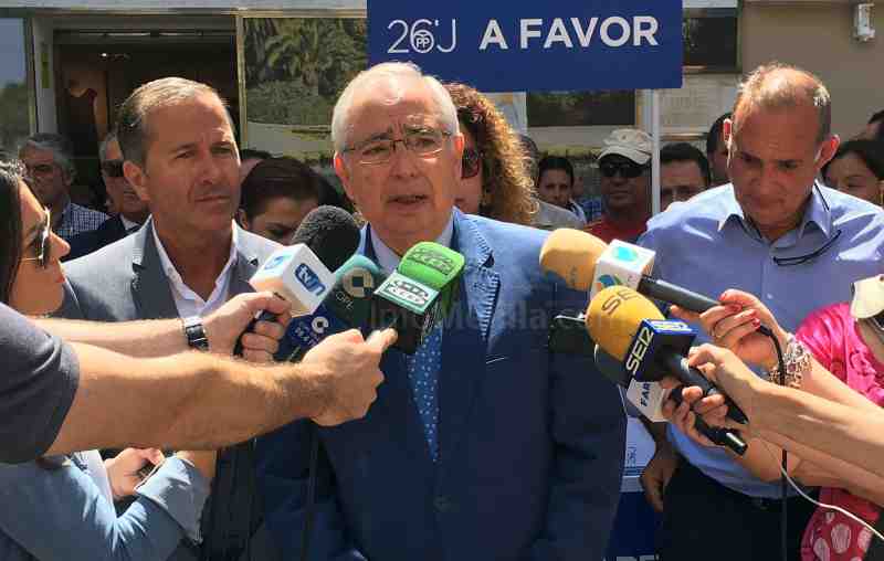 Imbroda reprocha a la izquierda que critique el empleo del PP y obvie el paro del PSOE