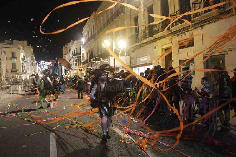 Una espectacular cabalgata y la tradicional quema de la sardina pusieron el broche de oro al Carnaval de Melilla 2016