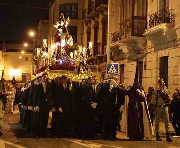 El Nazareno y la Virgen de las Lágrimas acuden fieles a su cita con el Miércoles Santo melillense