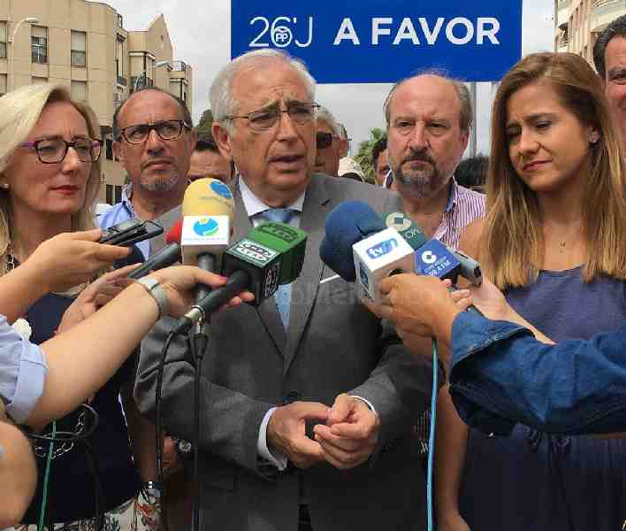 Imbroda: Las políticas de Podemos afectarían mucho a Melilla, ciudad más sensible que otras de España