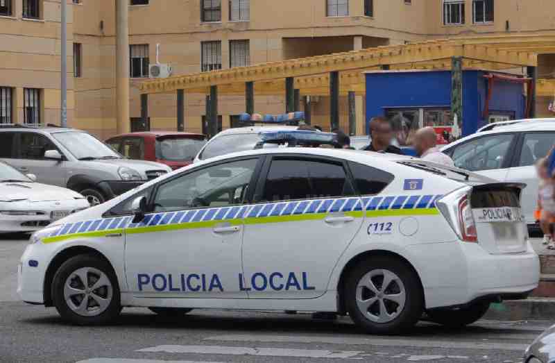 Detenido con dos armas blancas cuando intentaba robar en un vehículo