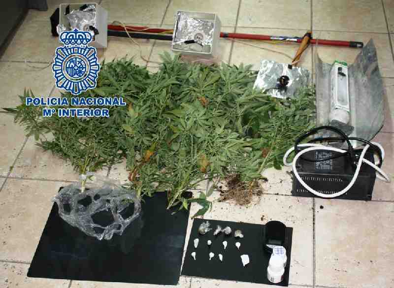 La Policía Nacional desarticula un punto de venta de droga en la barriada de Reina Regente
