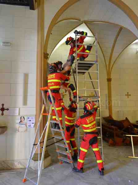 Miembros de la UME se desplazan a Melilla para realizar trabajos de apuntalamiento de la torre sur de la Iglesia Castrense