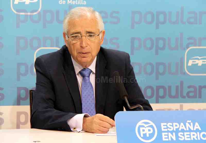 Imbroda, tras hablar con el ministro de Sanidad, garantiza el respeto de los derechos laborales en el Ingesa