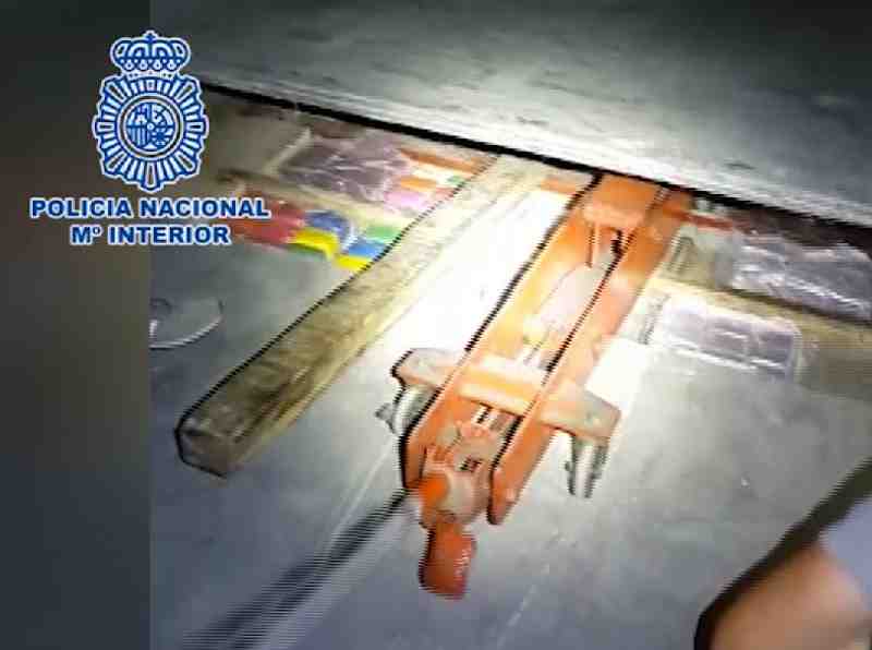 La Policía Nacional se incauta de 500 kilos de hachís ocultos en un doble fondo del semirremolque de un camión