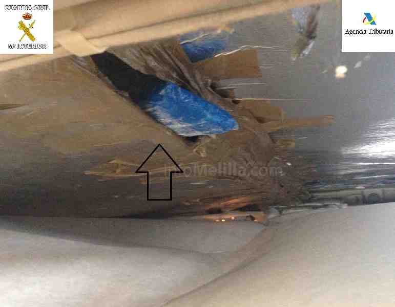 Intervienen 15 kilos de hachís en doble fondo techo de vehículo en el puerto