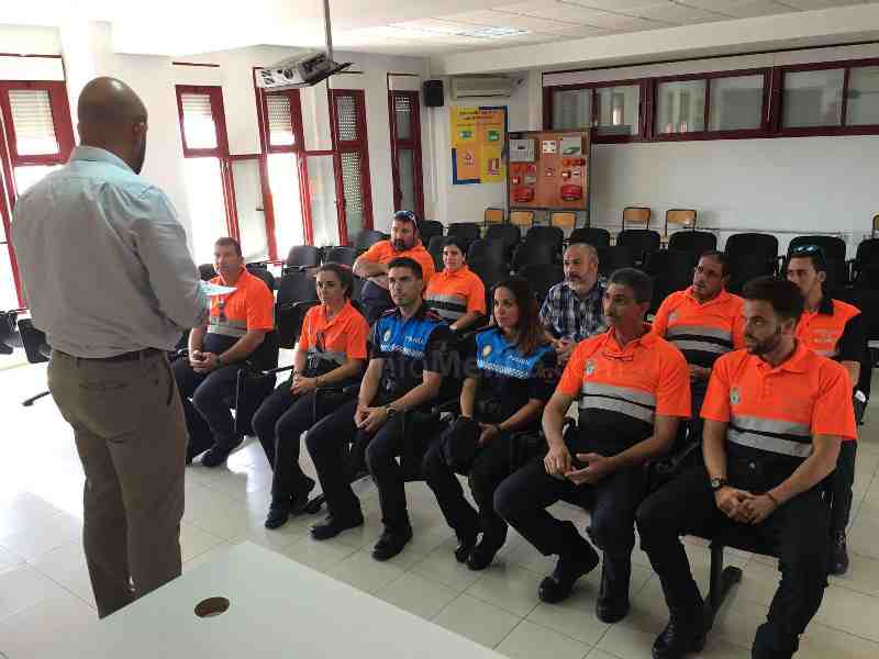 Los voluntarios de Protección Civil se forman en reanimación cardio pulmonar
