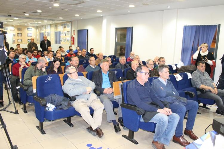 Mas que aceptable presencia de interesados en el Salón de Actos de la FMF