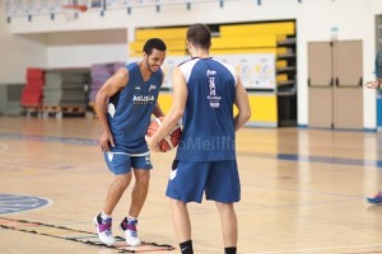 El Melilla Baloncesto prepara a conciencia el debut en casa