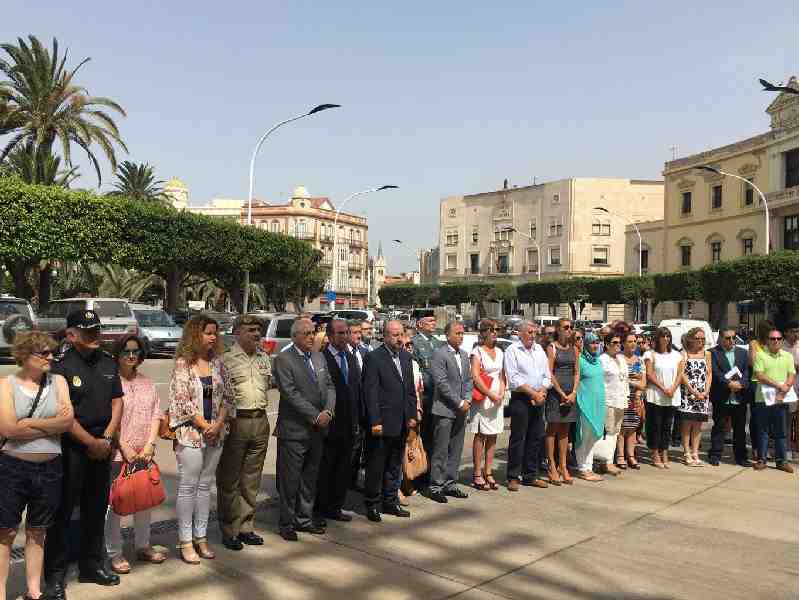 Un minuto de silencio en Melilla en recuerdo de a joven asesinada por su expareja