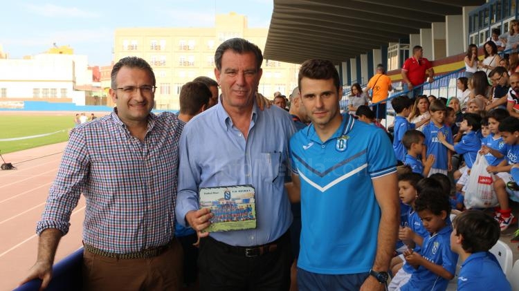 Nacho Aznar valora como “muy positivo” el crecimiento de las escuelas deportivas de la U.D. Melilla