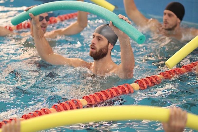 Melilla Baloncesto: Mañana de trabajo en la piscina