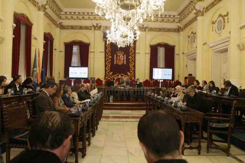 El Gobierno de Melilla mediará entre la empresa de limpieza viaria y su plantilla para solucionar problemas y mejorar el servicio