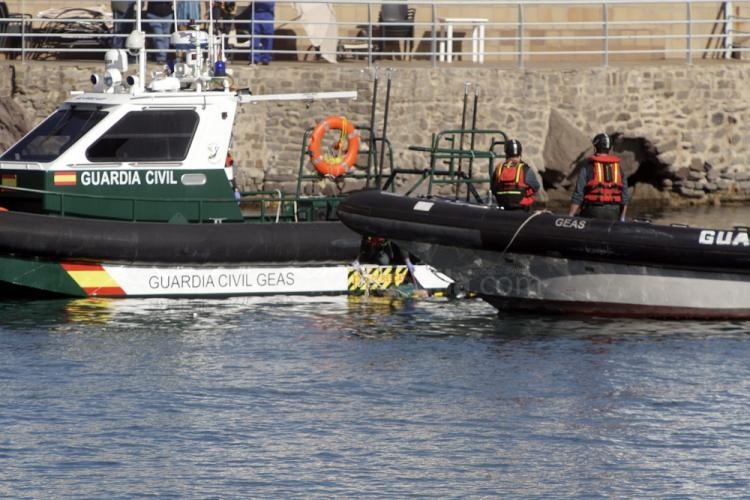 La Guardia Civil rescata el cadáver de una persona cerca del puerto de Melilla