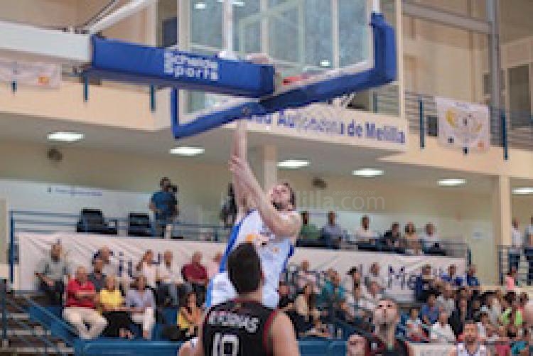 Llega la primera victoria de la temporada por parte de Melilla Baloncesto ante los mallorquines del Air Europa (74-68)