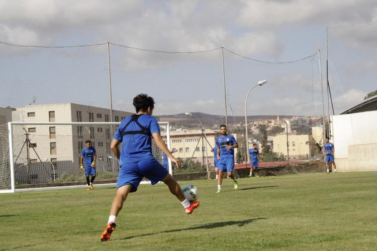 Unión Deportiva Melilla: Josu y el calor aprietan, pero no ahogan