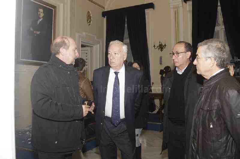El ministro de Exteriores visita los edificios afectados por el terremoto y reitera la disposición del Gobierno central a ayudar a Melilla