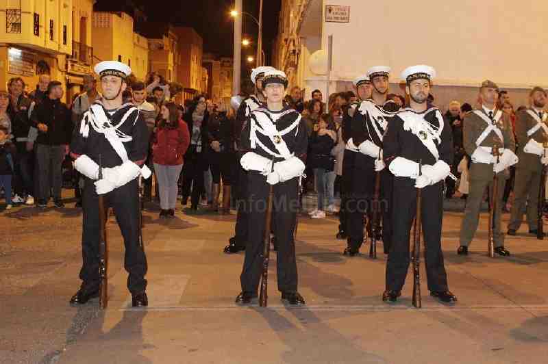 La sobriedad y la oración inundan las calles de Melilla en la noche del Jueves Santo