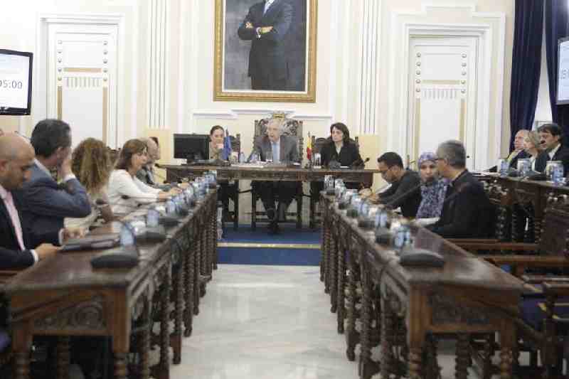 Melilla concede su máxima distinción al Servicio de Prevención y Extinción de Incendios y Salvamento por su labor tras el seísmo