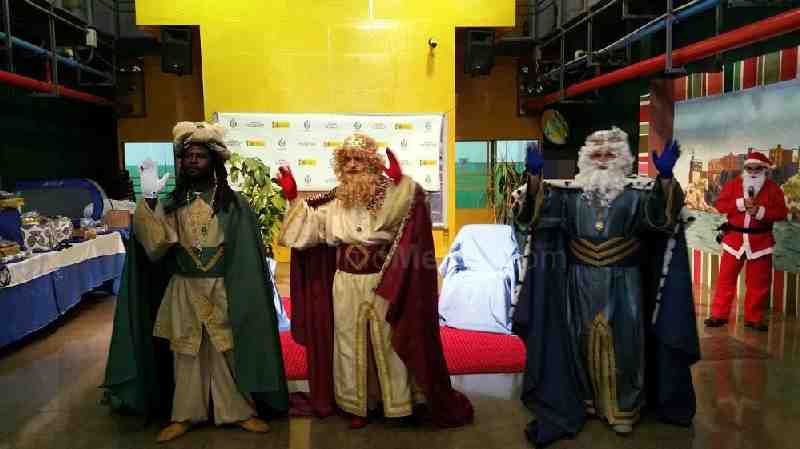 Los Reyes Magos también visitaron el centro penitenciario para repartir ilusión entre los hijos de los internos