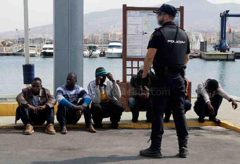 Salvamento Marítimo traslada a Melilla a 32 inmigrantes de una patera