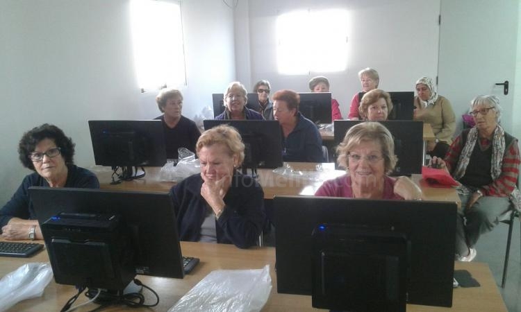 La Consejería de Bienestar Social y la Fundación de la FMF con las personas mayores