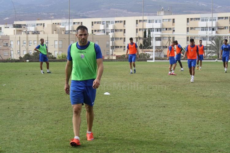 Richi (UD Melilla): “La diferencia en 2ªB te la da el correr más que el resto”