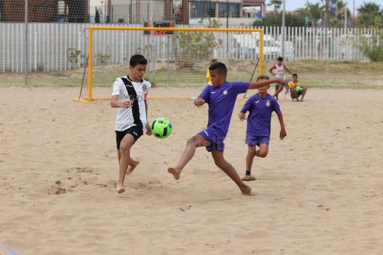 Peña Barcelonista y Peña Real Madrid, campeones del autonómico de fútbol playa alevín e infantil