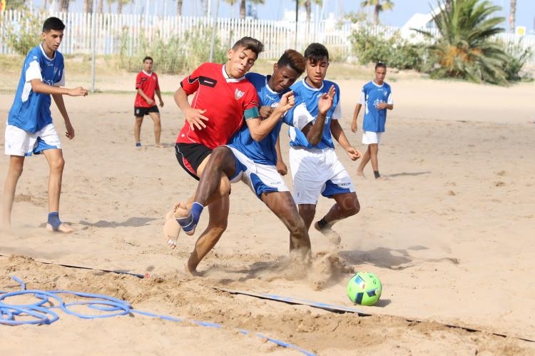 El Rusadir CF se adjudica el trofeo de campeón autonómico de fútbol playa cadete