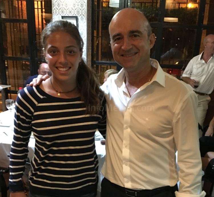 Lucía Marzan y el presidente de la Melillense de Tenis, Pablo Martinez