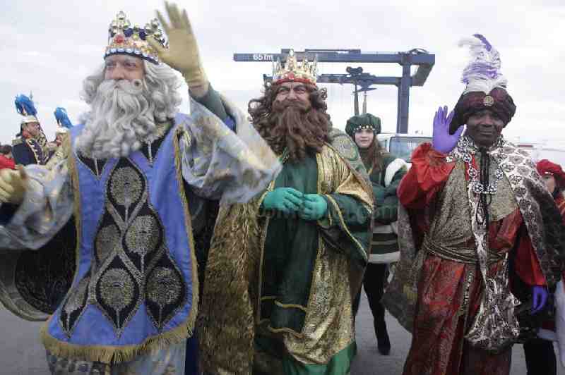 Color, música y grandes dosis de ilusión en la Cabalgata de los Reyes Magos, broche de oro a las fiestas navideñas