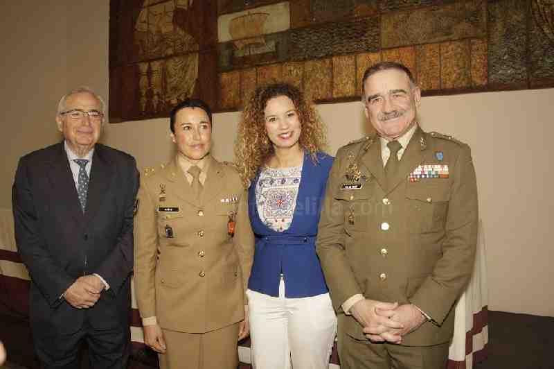 Melilla concede el "Lourdes Carballa" a la primera capitán jefe de Regulares