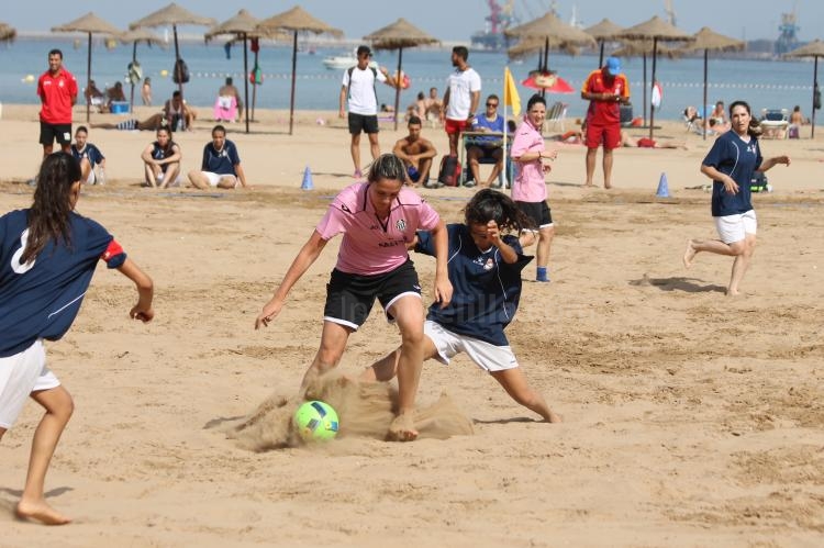 El Torreblanca CF vence a la Peña Real Madrid en la final del Campeonato Autonómico de Fútbol Playa Femenino