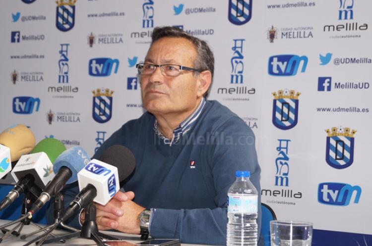 "Esta U. D. Melilla, tiene muy buena pinta" (Opinión de Juan Moya ex técnico azulino)