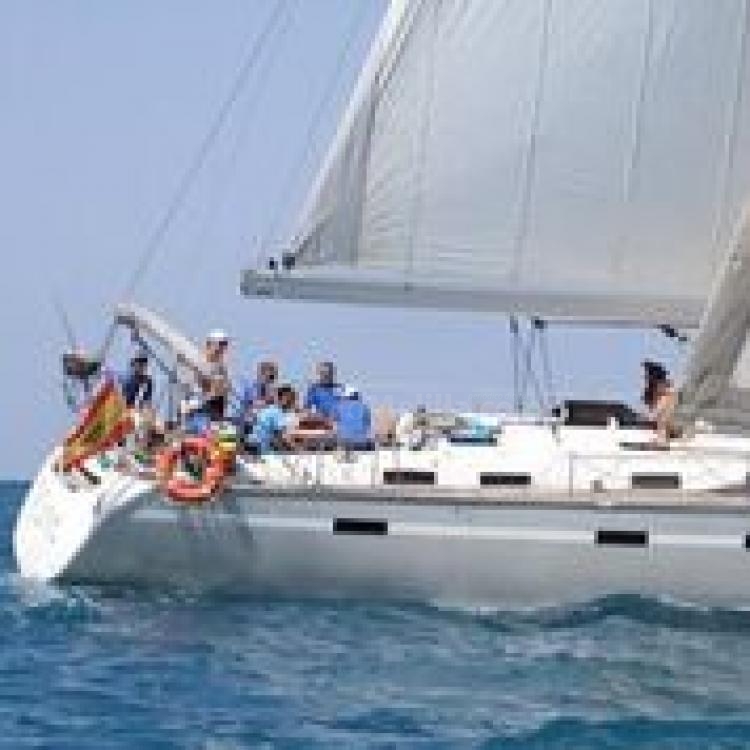 "Icue IV" lidera la flota de la "Regata Dos Continentes" a su paso por Chafarinas