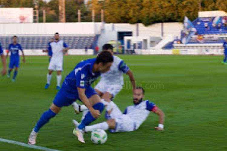 Primera derrota azulina de la temporada en casa del líder, Marbella (1-0)