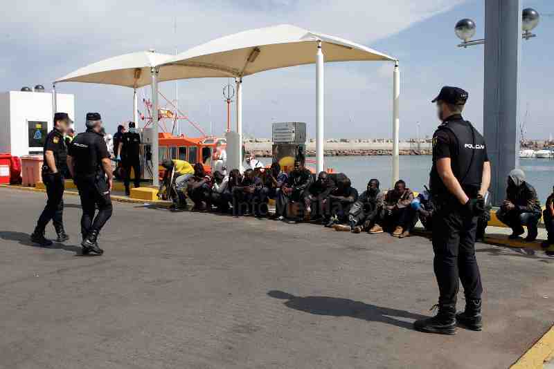 Salvamento Marítimo traslada a Melilla a 32 inmigrantes de una patera