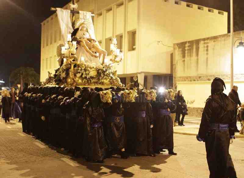 La sobriedad y la oración inundan las calles de Melilla en la noche del Jueves Santo