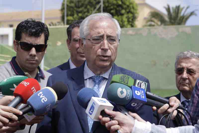 Imbroda pide a Gobierno que repatríe a menores inmigrantes o se los lleve