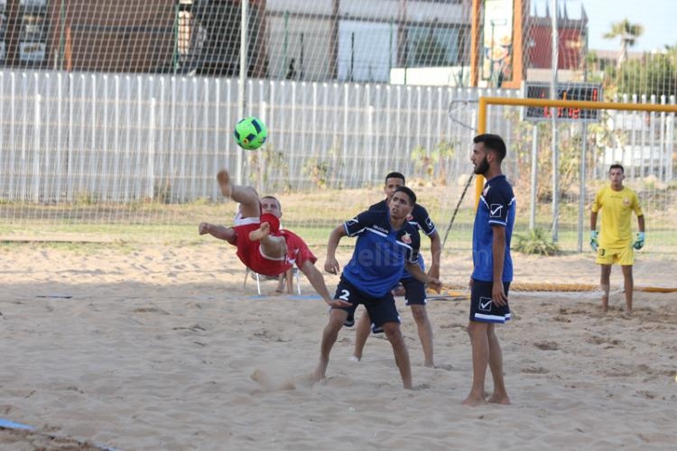 Melistar y Peña Real Madrid se reparten los títulos de los Autonómicos de Fútbol Playa Juvenil y Sénior