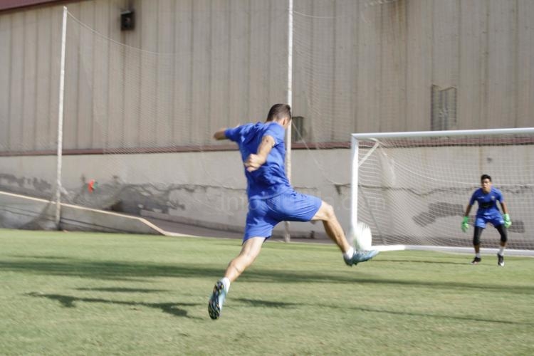 Unión Deportiva Melilla: Josu y el calor aprietan, pero no ahogan