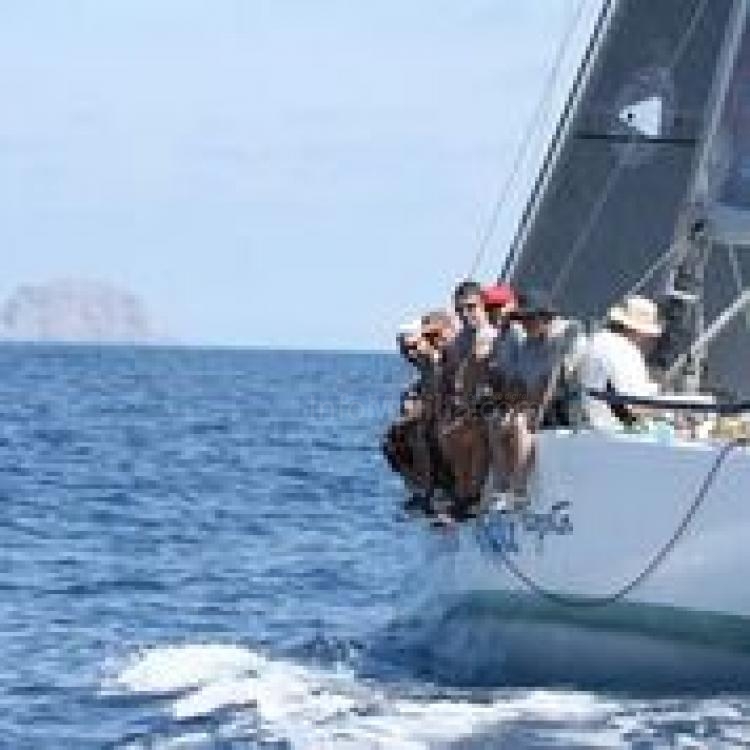 "Icue IV" lidera la flota de la "Regata Dos Continentes" a su paso por Chafarinas