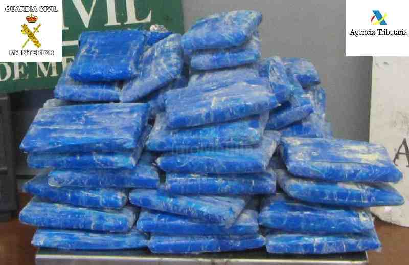 Intervienen 15 kilos de hachís en doble fondo techo de vehículo en el puerto