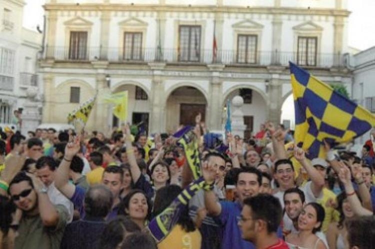 La afición cadista, ruidosa, animadora y siempre con su equipo
