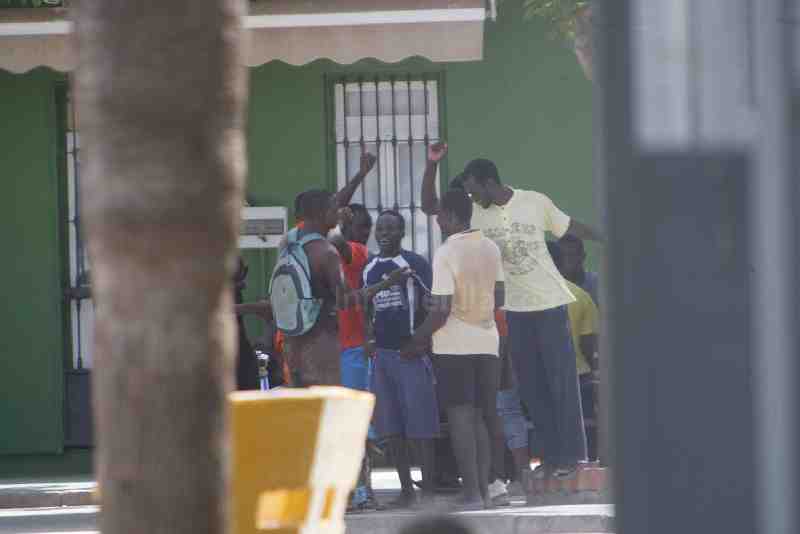 Más de un centenar de inmigrantes entran a Melilla tras lograr saltar valla