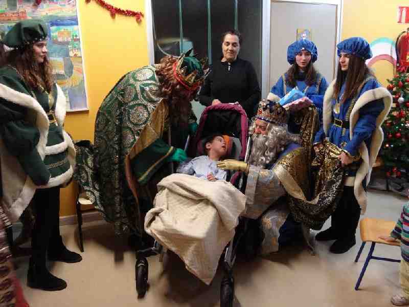 Color, música y grandes dosis de ilusión en la Cabalgata de los Reyes Magos, broche de oro a las fiestas navideñas