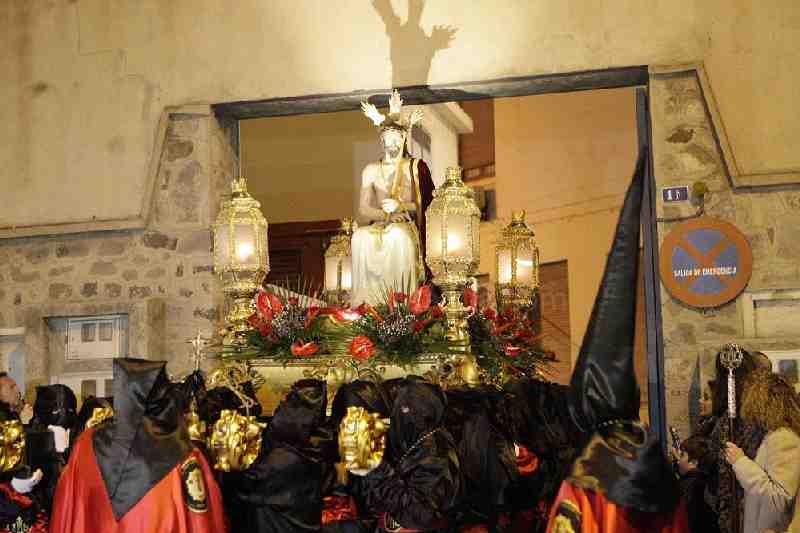 El Cristo Humillado muestra a los melillenses sus heridas y su dolor en la noche del Martes Santo