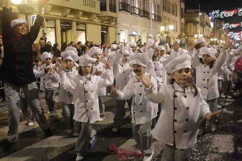 Una espectacular cabalgata y la tradicional quema de la sardina pusieron el broche de oro al Carnaval de Melilla 2016