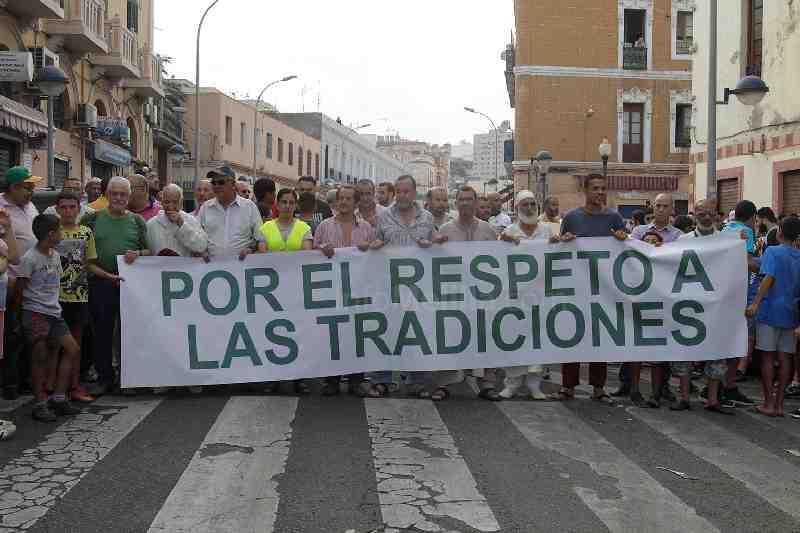 Unas 900 personas protestan por la prohibición de entrada de corderos marroquíes en Melilla